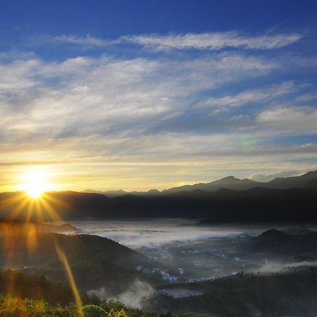Sun Moon Lake Jinlongshan Bnb Yuchi Eksteriør billede